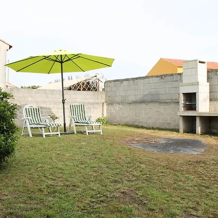 Chalet con jardín y barbacoa *